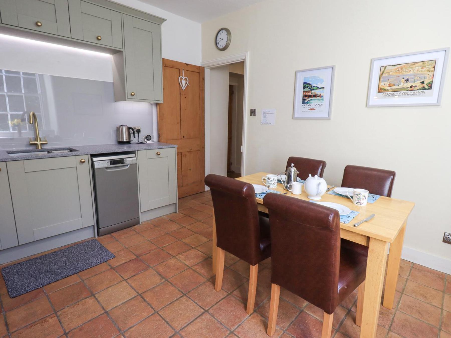 Westmorland Cottage 그레인지오버샌즈 외부 사진