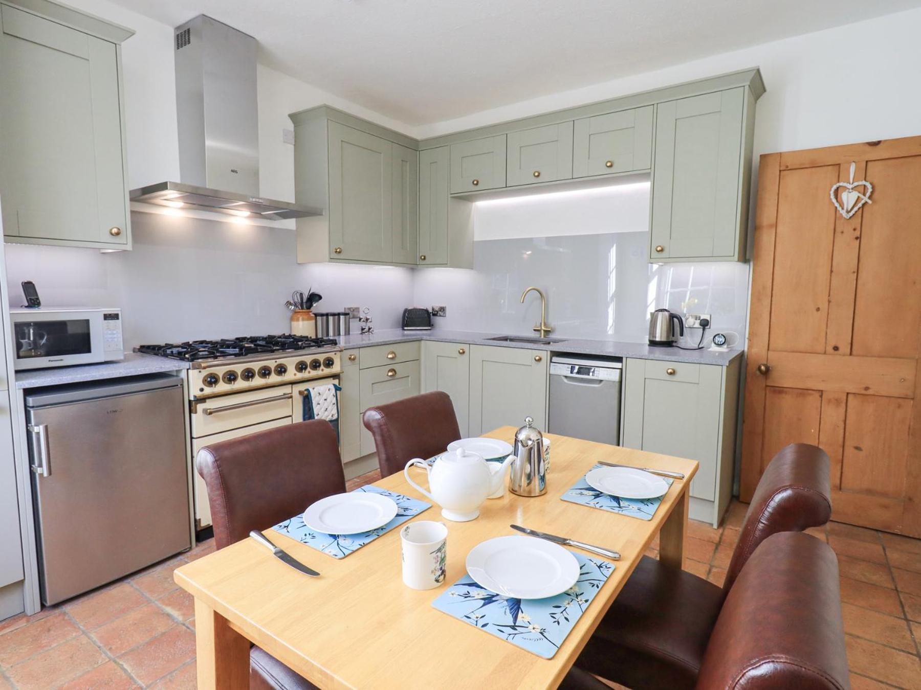 Westmorland Cottage 그레인지오버샌즈 외부 사진